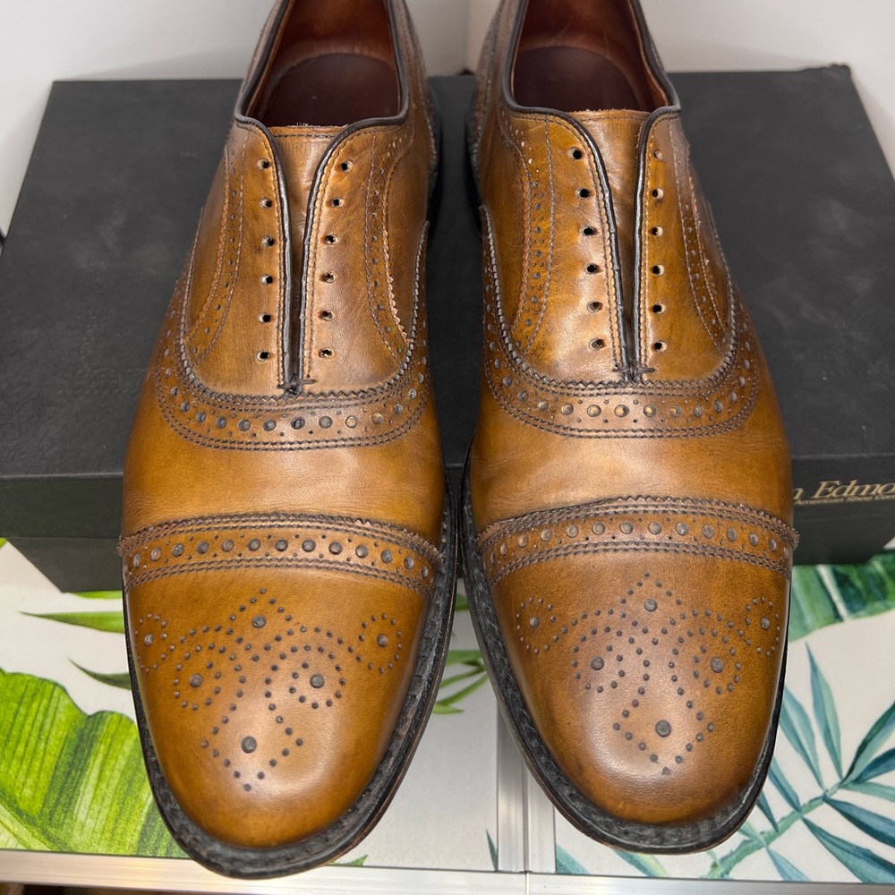 Allen Edmonds Men's Tan Brogue Oxfords - Picture 2 of 7